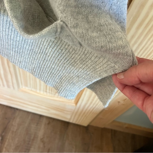 Lumiere Deep Armhole Button Back Sweater Vest. Size Medium. - Picture 3 of 15